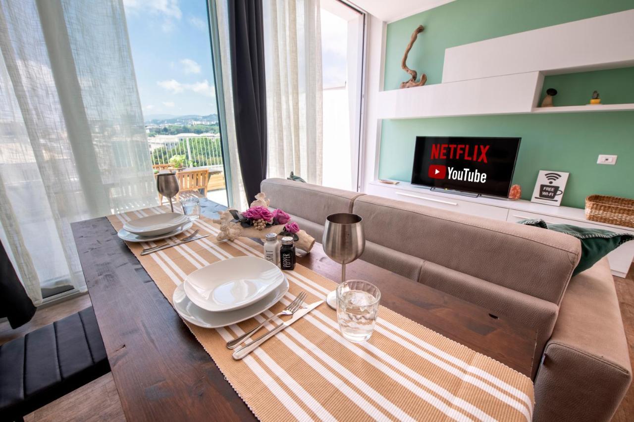 Ferienwohnung Attico Luxury Con Parcheggio E Terrazza Vista Mozzafiato Genua Exterior foto