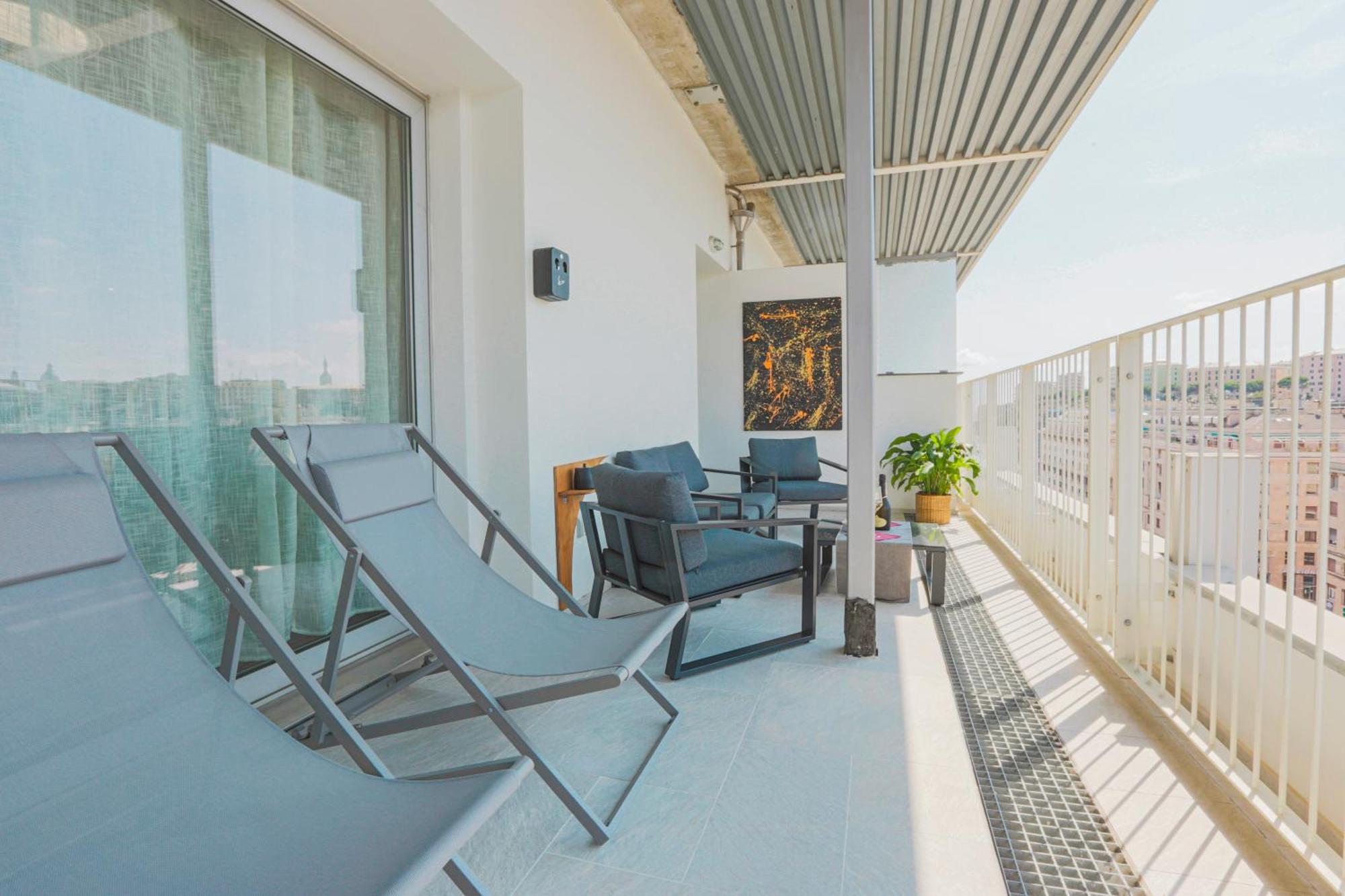 Ferienwohnung Attico Luxury Con Parcheggio E Terrazza Vista Mozzafiato Genua Zimmer foto